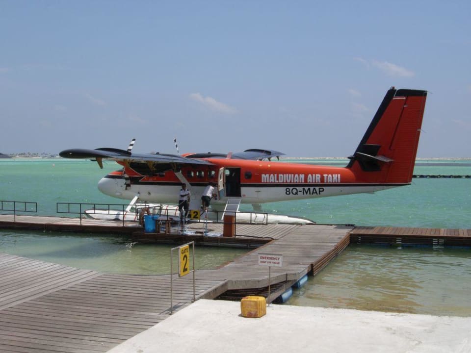Air Taxi am "Gate" Adaaran Select Meedhupparu Island Resort - Premium All Inclusive
