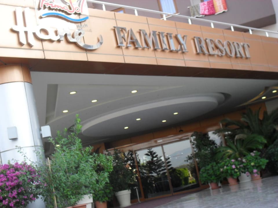 Eingang Hane Family Resort