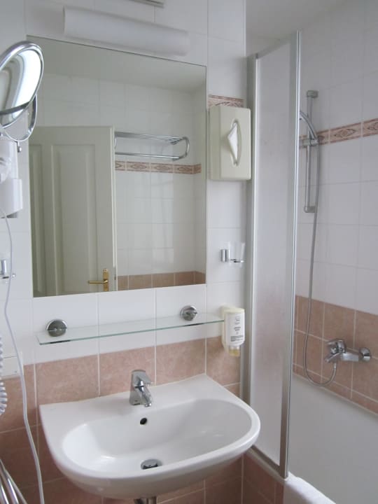 Zimmer Suite Hotel 900 m zur Oper