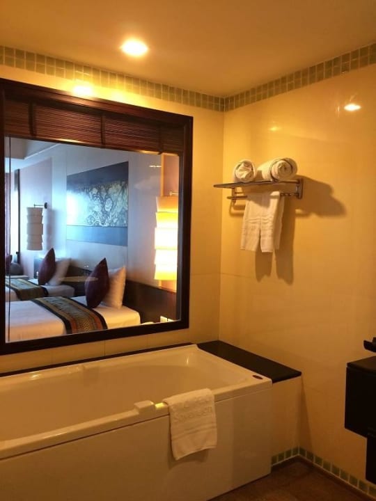 Bathtub  Hotel Grand Pacific Sovereign Resort & Spa