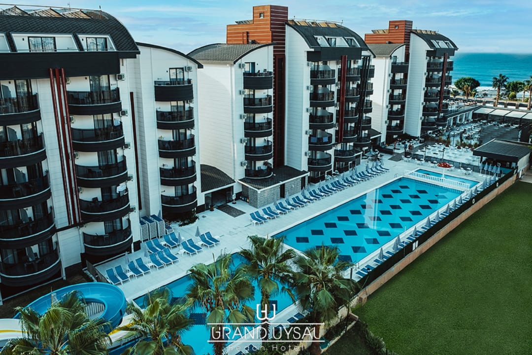 Außenansicht Grand Uysal Beach & Spa Hotel