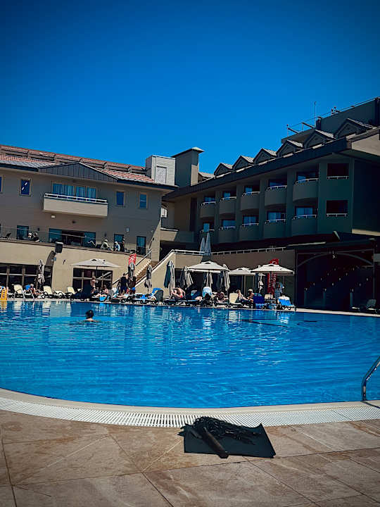 Pool Side Breeze Hotel