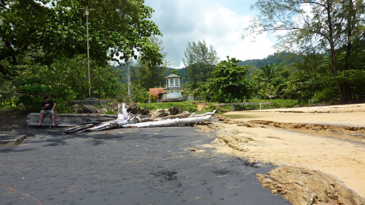 Strand nach links Khaolak Bhandari Resort & Spa