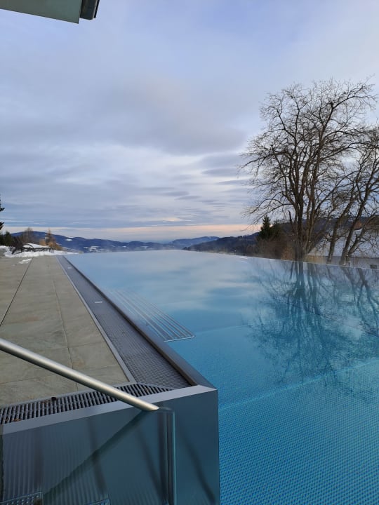 Pool Naturhotel Bauernhofer