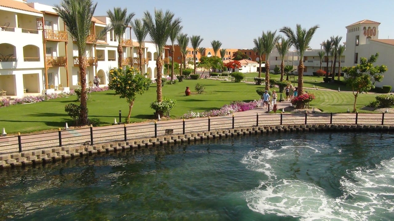 Blick ins grüne Pickalbatros Dana Beach Resort - Hurghada