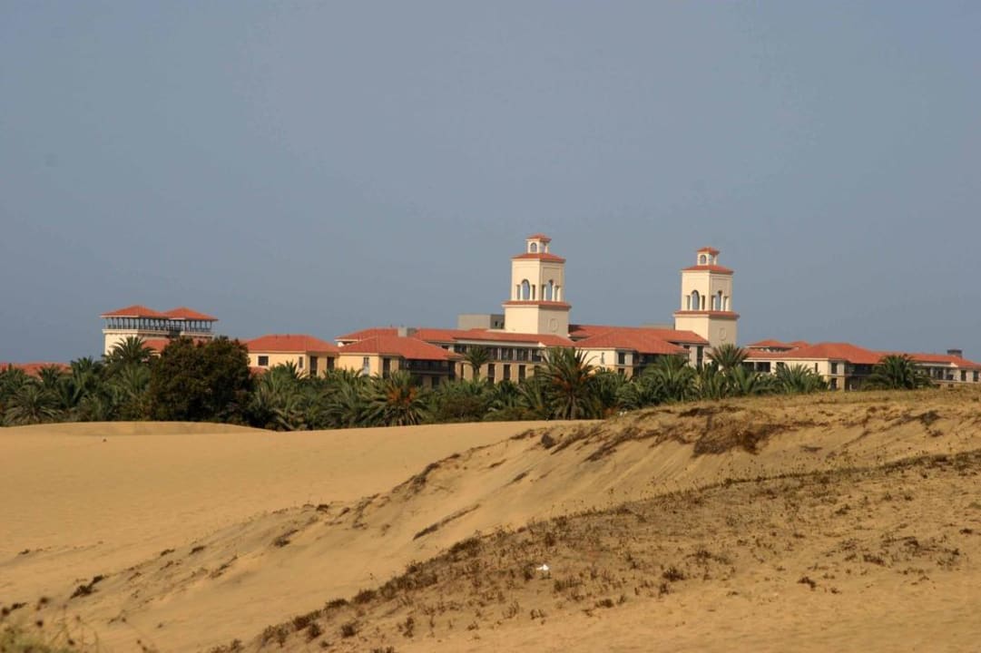Blick von den Dünen auf das Hotel Lopesan Costa Meloneras, Resort & Spa