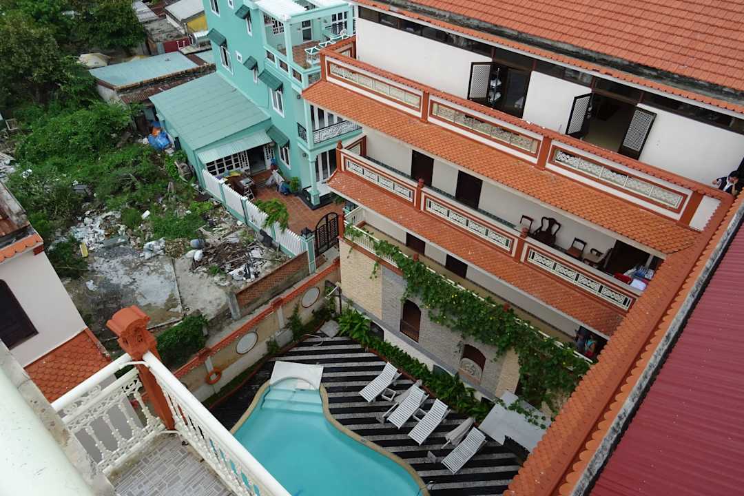 Blick vom der Aussichtsplattform in den Innenhof Hoi An Lantern Hotel