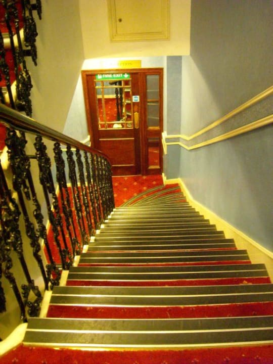 Treppe zur Rezeption Hotel Berjaya Eden Park