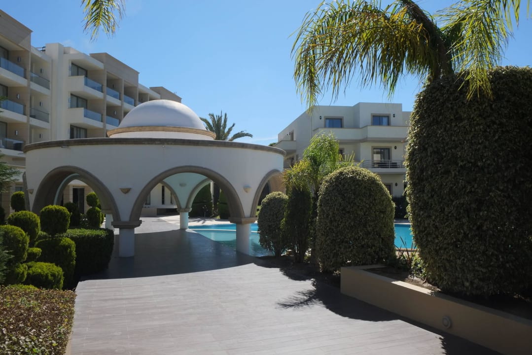 Rund um das Hotel The Ixian Grand & All Suites