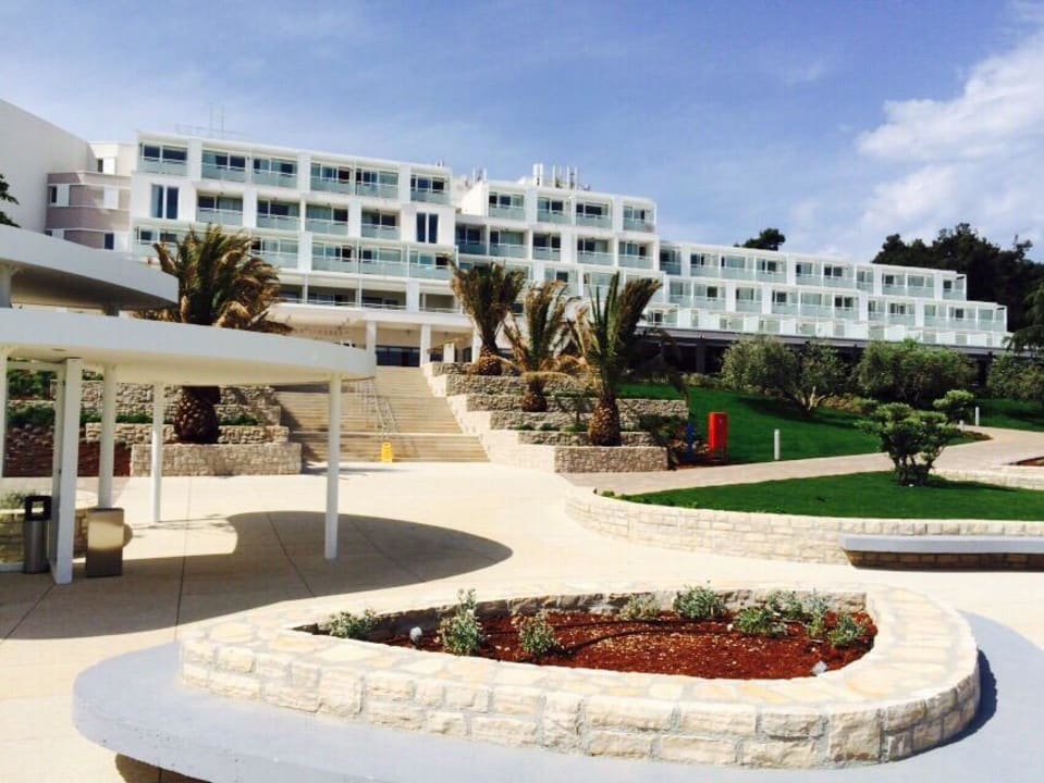 Blick auf Hotel und Ankunft vom Boot Isabella Island Villas