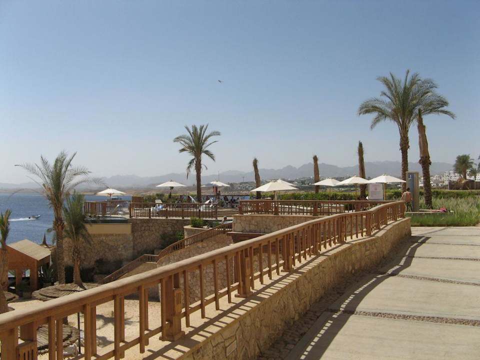 Richtung Jakuzzi´s Reef Oasis Blue Bay Resort