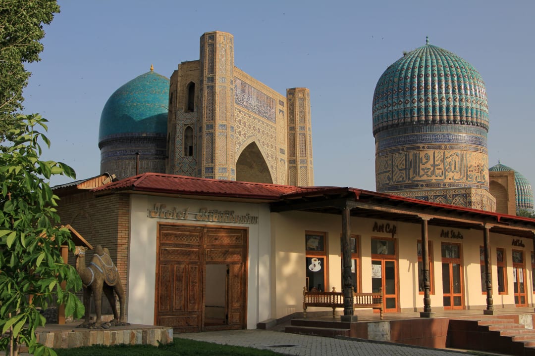 Eingang zum Hotel Hotel Bibikhanum