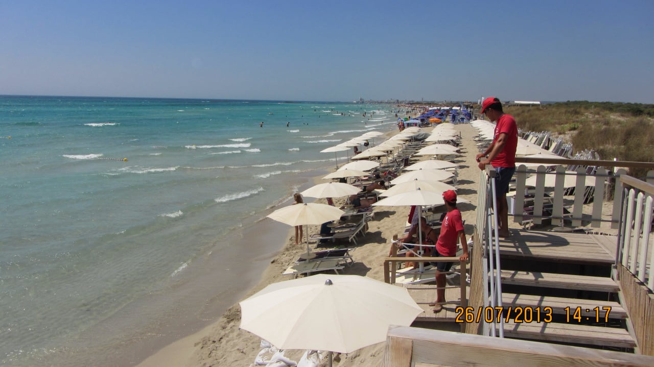 Sehr klares wasser und schöner sand Vivosa Apulia Resort