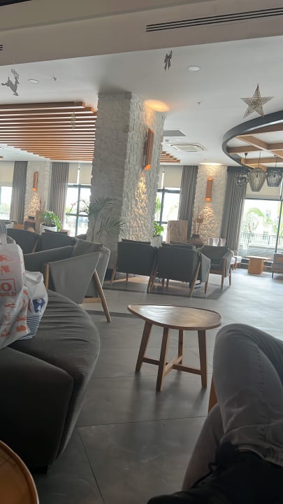 Lobby Side Royal Style Hotel
