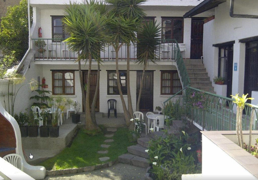 Innenhof L'Auberge Inn