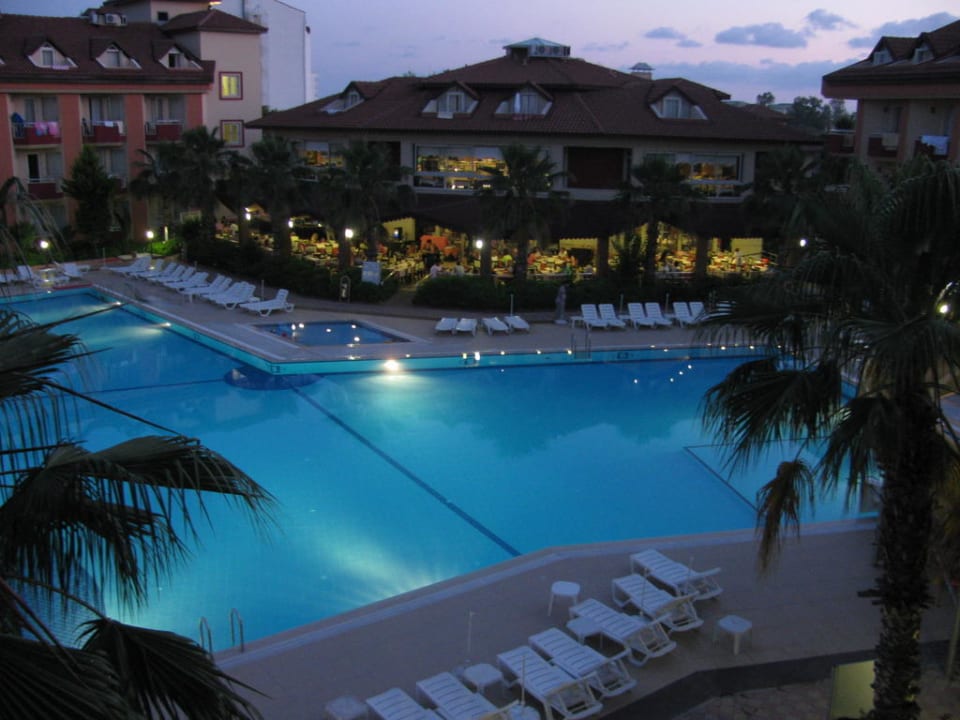 Wenn es dunkel wird! Hotel Orfeus Park