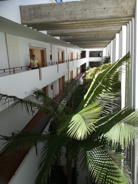 Gang zu den Zimmern im Hotel  Hotel Costa Calero