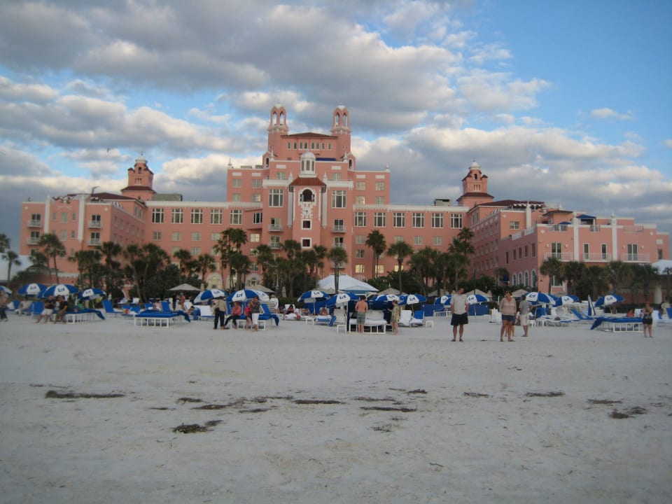 Ansicht vom Strand aus  Hotel The Don Cesar Beach Resort & Spa