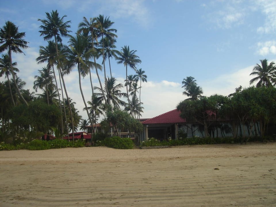 Blick vom Strand Hotel Weligama Bay Resort