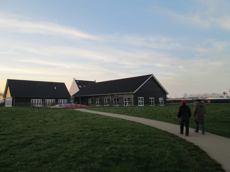 Rezeption-Schwimmbad-Restaurant Rückseite  Dormio Strand Resort Nieuwvliet-Bad