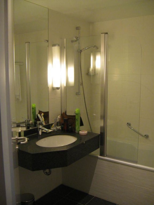 Blick ins Bad ScanHotels City Rostock