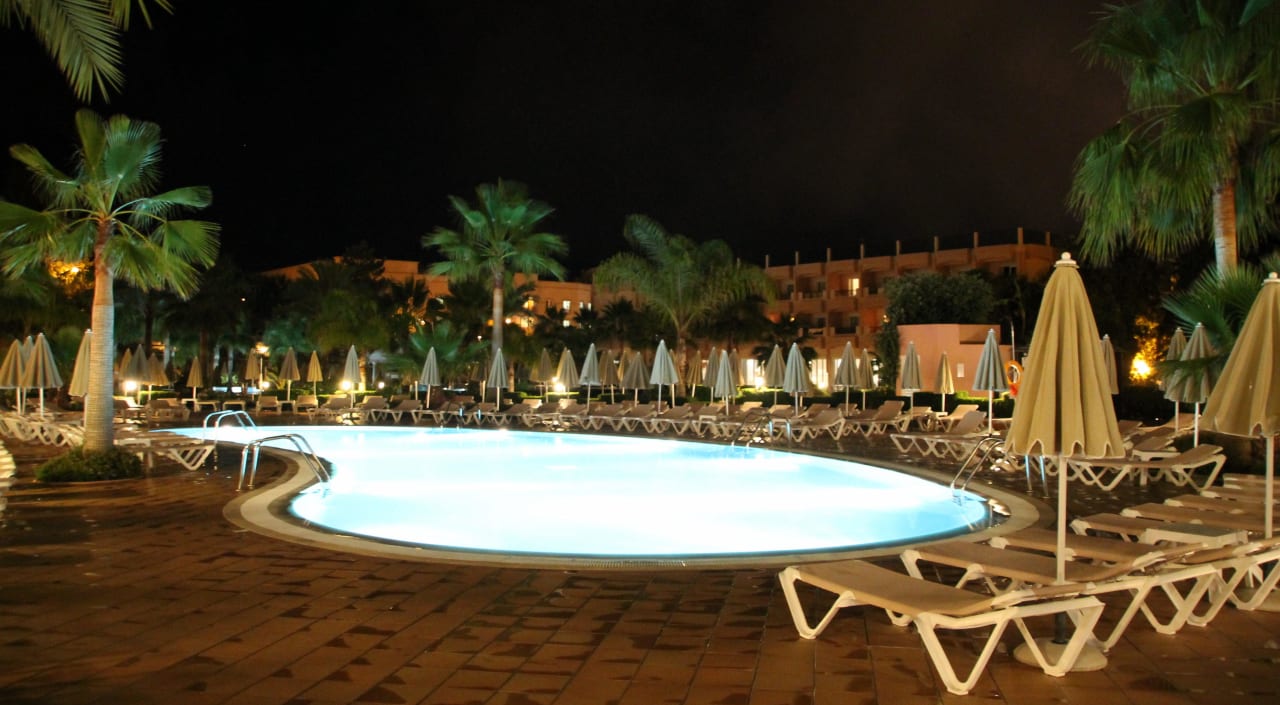Pool bei Nacht 3HB Guaraná - All Inclusive