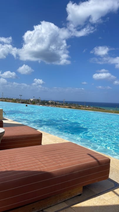 Pool The Royal Senses Resort, Curio Collection by Hilton