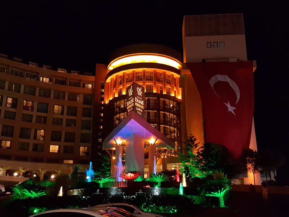 Eingang Abends  Fame Residence Lara & Spa