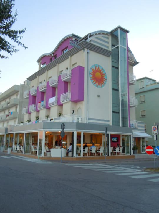 Seitenansicht Hotel Lux