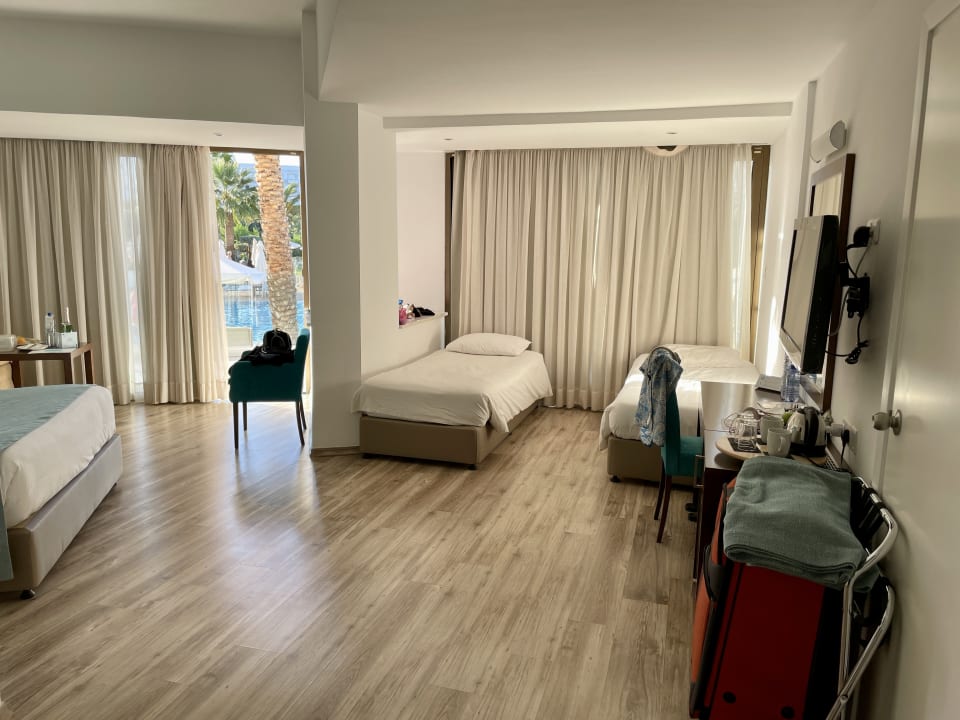 Zimmer Crystal Springs Beach Hotel