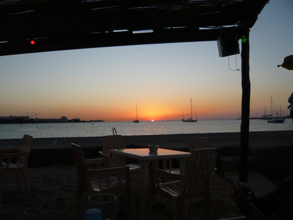 Sonnenuntergang am Strand Hotel Osiris