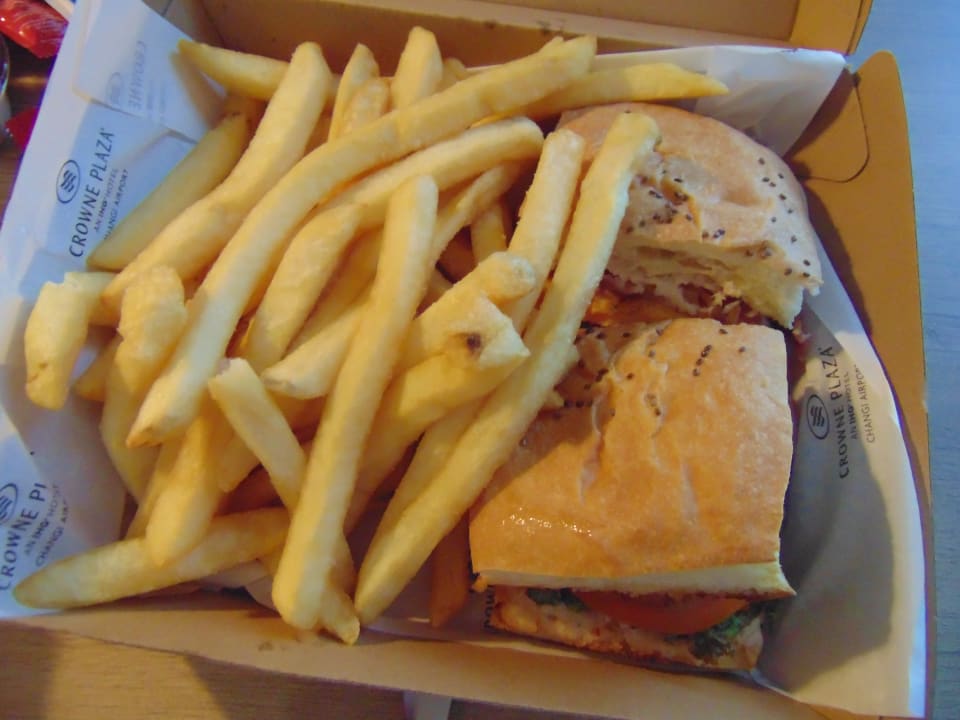 Gastro Hotel Crowne Plaza Changi Airport