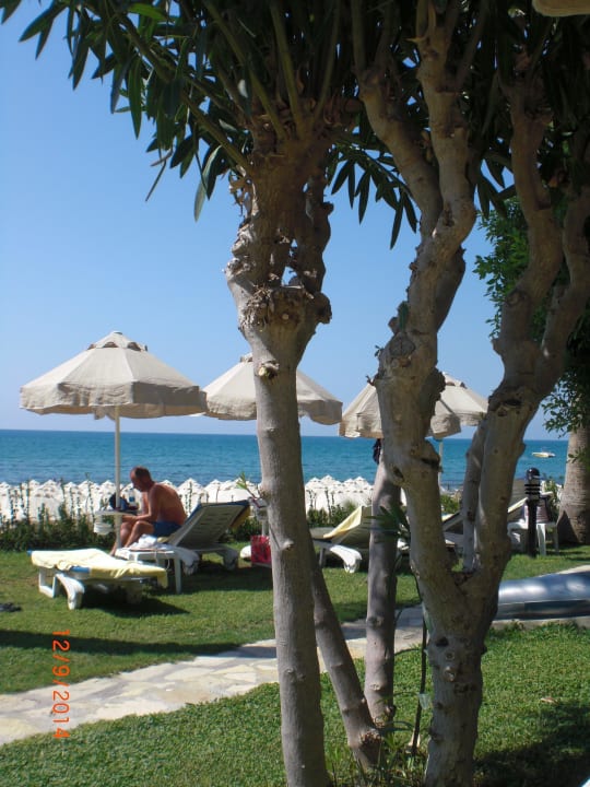 Liegewiese mit Blick aufs Meer Melas Holiday Village