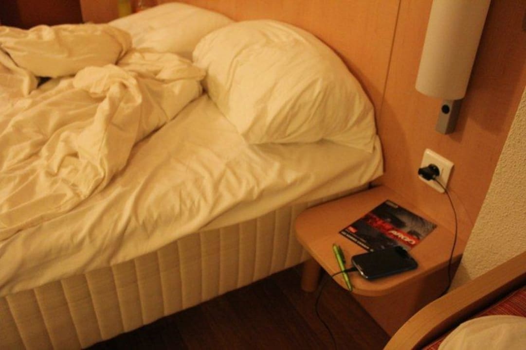 Bett (ohne Leintuch) ibis Hotel Paris Ornano Montmartre Nord