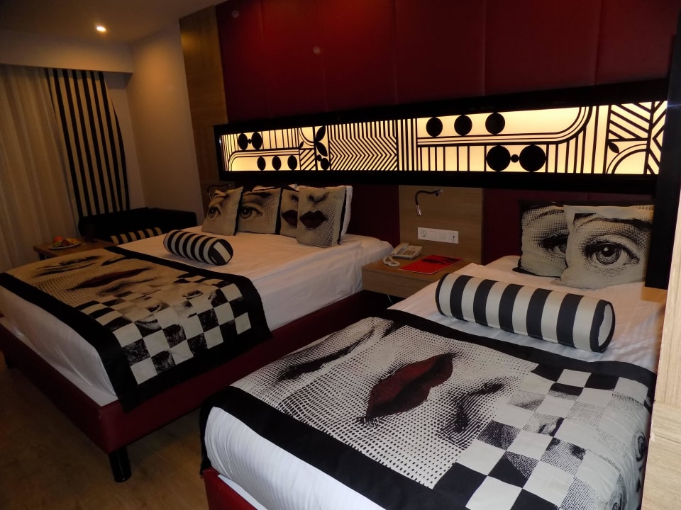 Unserganz normales geräumiges Doppelzimmer Hotel Delphin Imperial