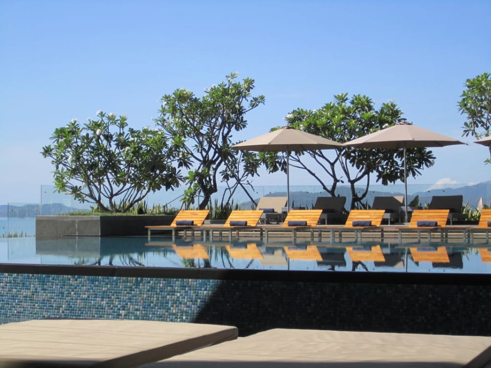 Liegen am Pool Sheraton Nha Trang Hotel & Spa