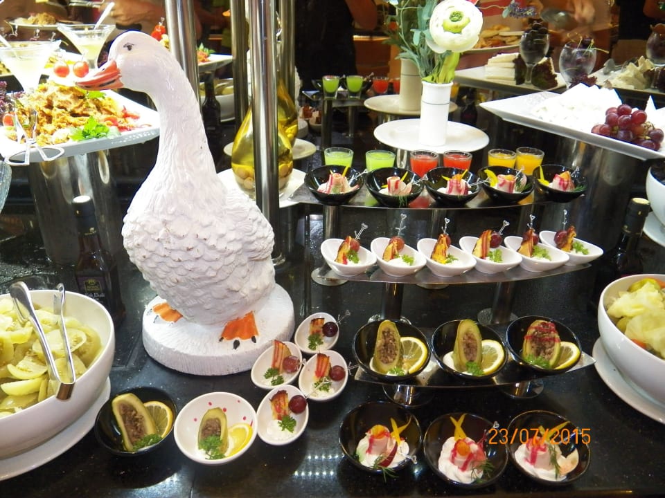 Main Restaurant VONRESORT Golden Coast