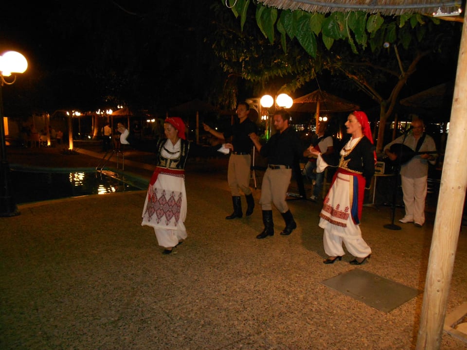 Kretische Tänze am Pool Hotel Corissia Princess