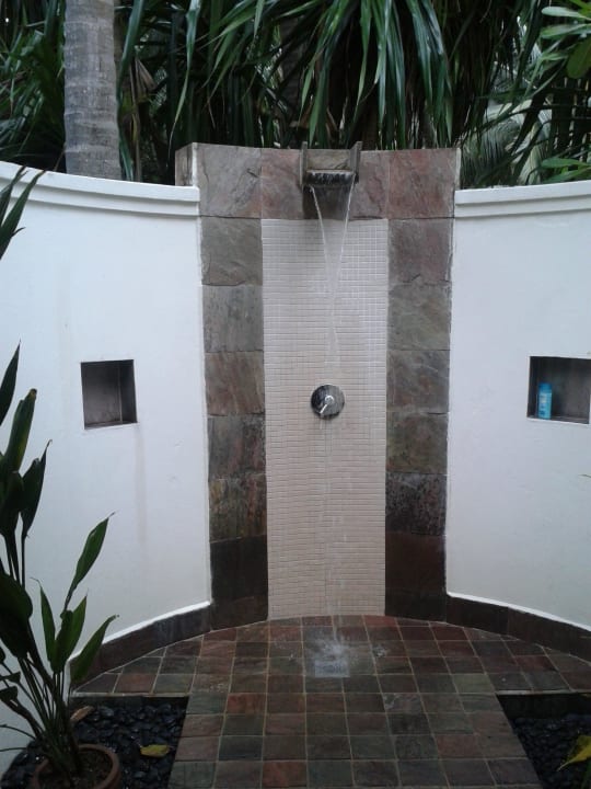 Wasserfalldusche Open Air Kuramathi Maldives