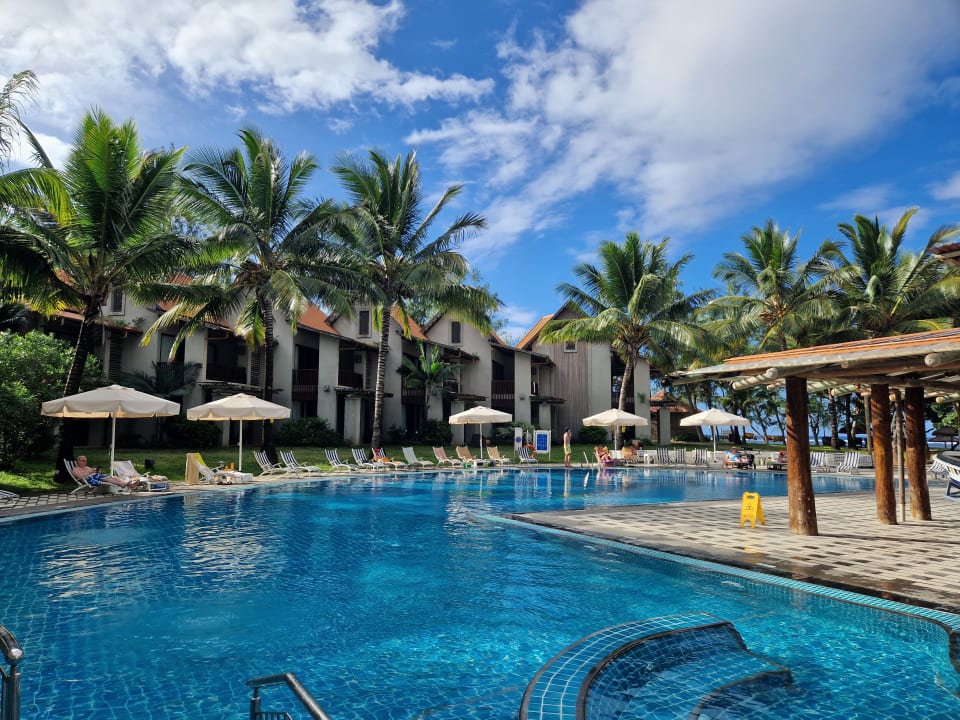 Pool Crystals Beach Resort Belle Mare, a member of Radisson Individuals