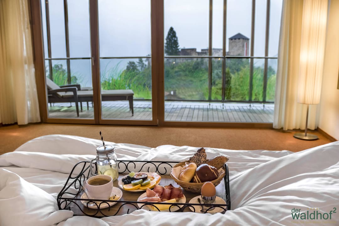 Genießer-Frühstück auf unserem Zimmer Hotel Der Waldhof