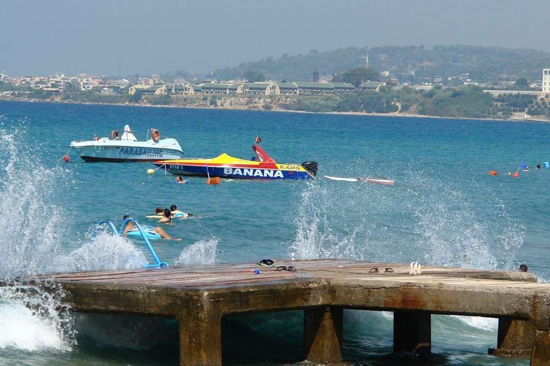 Der Steg mit Aussicht vom Strand Top Hotel