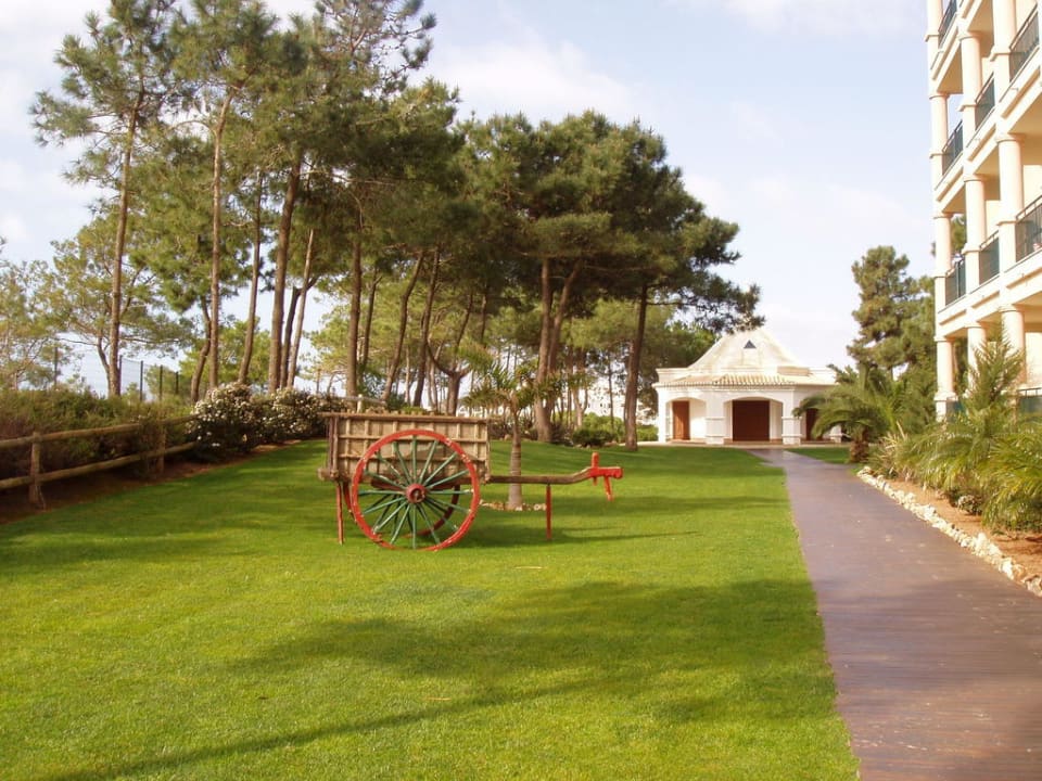 Teil des Gartens mit Kapelle PortoBay Blue Ocean