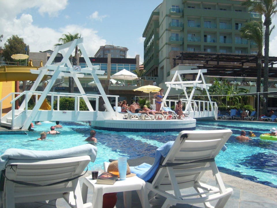 Бассейн Sealife Buket Resort & Beach