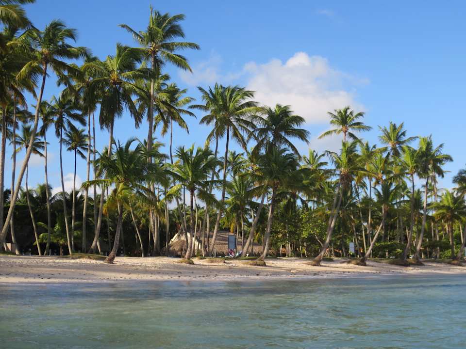 Sehr schöner Hotelstrand Wyndham Alltra Samana