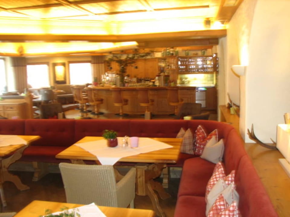 Grosse Bar und Sitzmoglichkeiten  Hotel Alpin Spa Tuxerhof