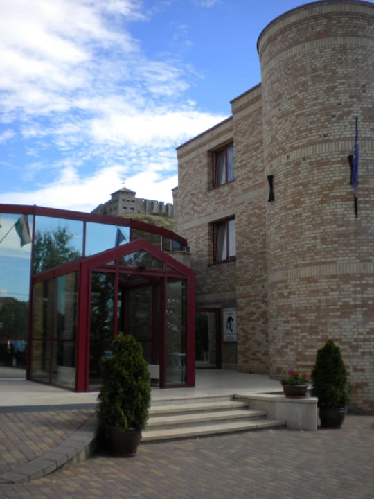 Entrance Hotel Kapitany Wellness