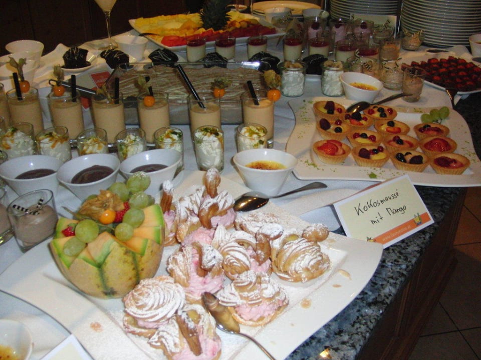 Wunderschönes Desserbuffet Baby- & Kinderhotel Laurentius