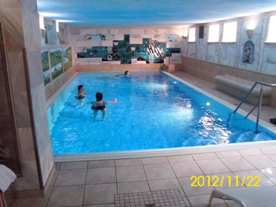 Hallenbad im Haus Hotel Pistono
