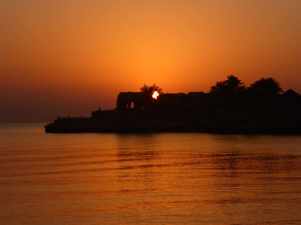 Sonnenaufgang beim Mövenpick Mövenpick Resort El Quseir